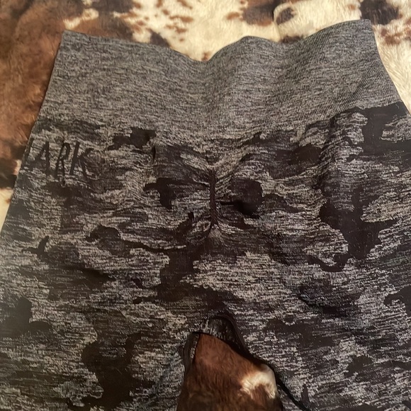 Gymshark Camo Leggings - Picture 3 of 4